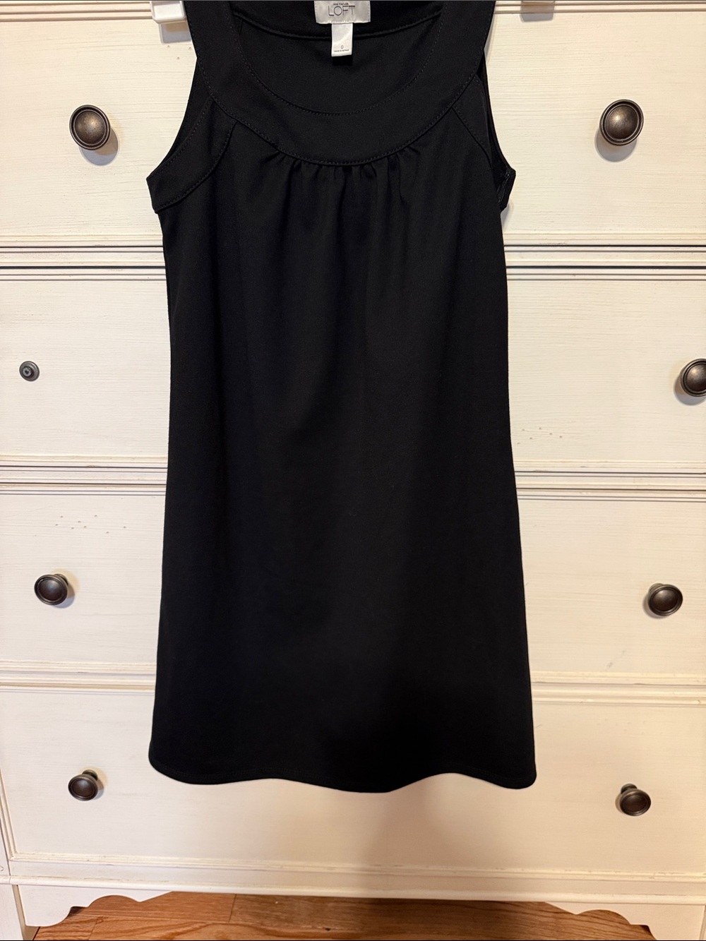 LOFT Black Sleeveless Scoop-Neck Shift Dress